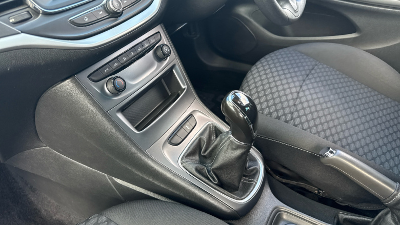 Vauxhall Astra 1.4T 16V 125 Design 5dr Petrol Hatchback